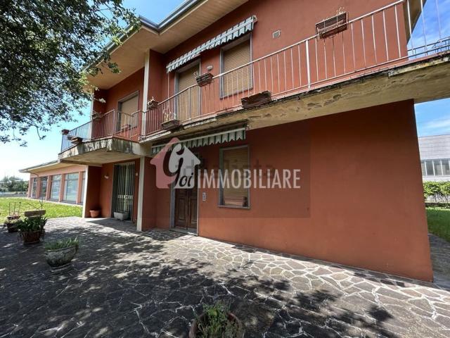 Villetta indipendente in vendita di 154 m² in Via Vespasiano Gonzaga, 25