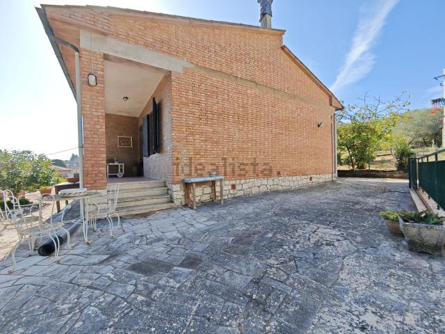 Villetta indipendente in vendita di 154 m² in Strada degli Agostoli