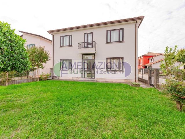 Villetta indipendente in vendita di 155 m² in Via Castellana, 4