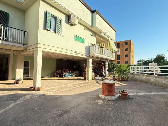 Villetta indipendente in vendita di 155 m² in Via Ludovico Ariosto, 96
