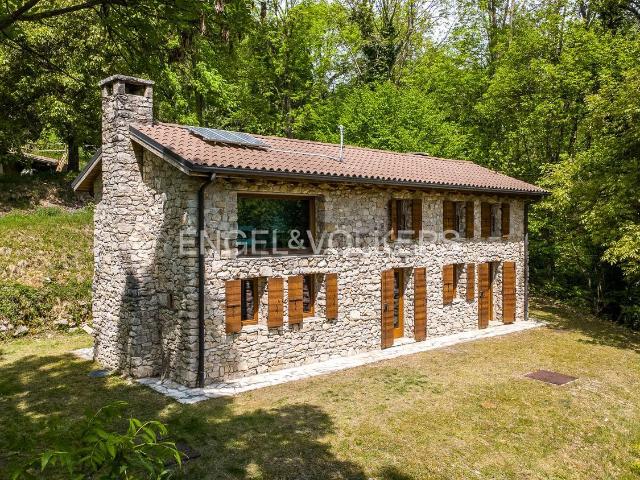 Villetta indipendente in vendita di 155 m² in Via San Tomio, 25