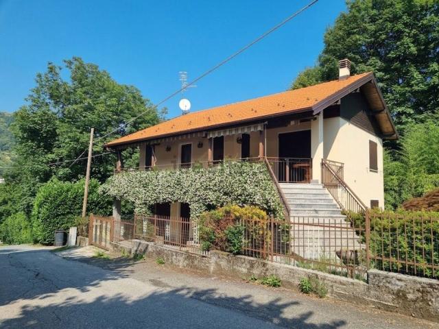 Villetta indipendente in vendita di 155 m² in Via Per Albagnano