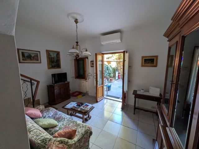 Villetta indipendente in vendita di 155 m² in Via Piersanti Mattarella