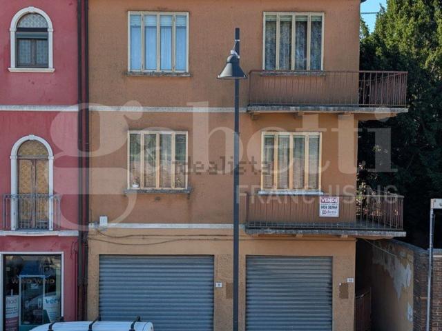 Villetta indipendente in vendita di 155 m² in Via Umberto I&apos , 8