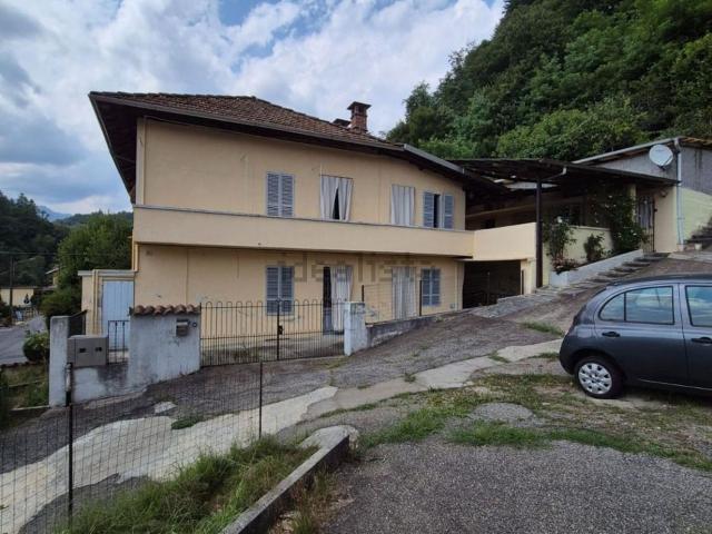 Villetta indipendente in vendita di 155 m² in Frazione Plello, 20