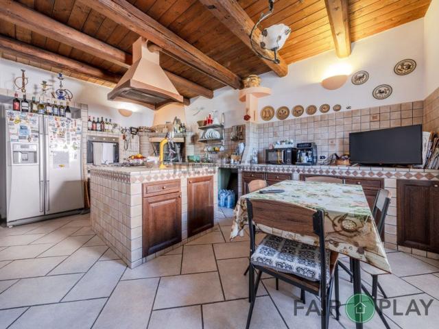 Villetta indipendente in vendita di 155 m² in Strada Vitignano Para