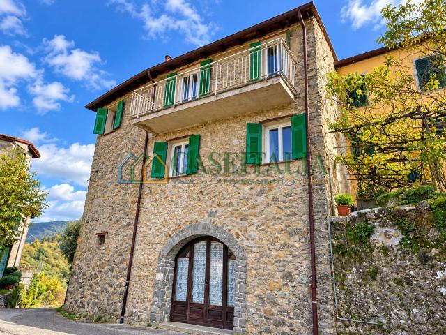 Villetta indipendente in vendita di 156 m² in Via Colla, 6
