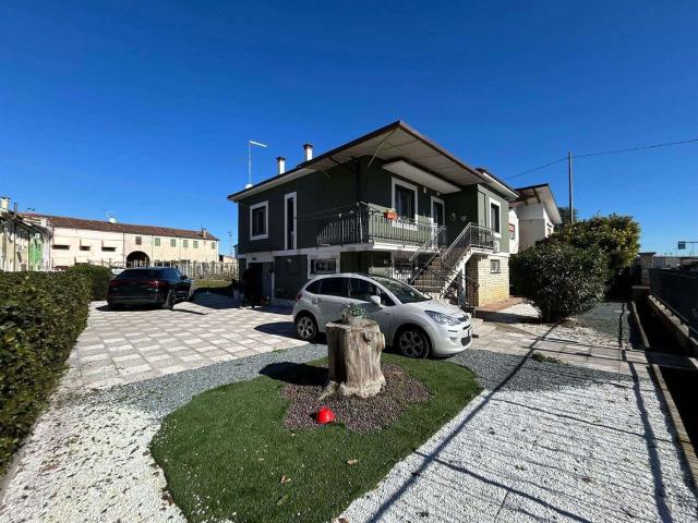 Villetta indipendente in vendita di 156 m² in Via Madonna, 20
