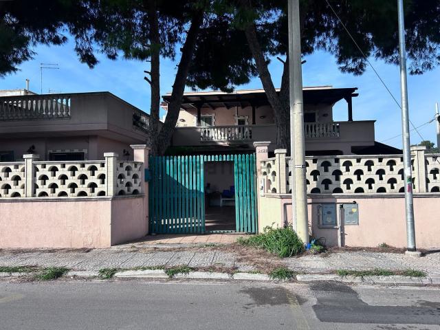 Villetta indipendente in vendita di 156 m² in Viale Kennedy J. F 540
