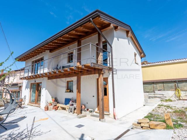 Villetta indipendente in vendita di 156 m² in Località San Barbara, 75