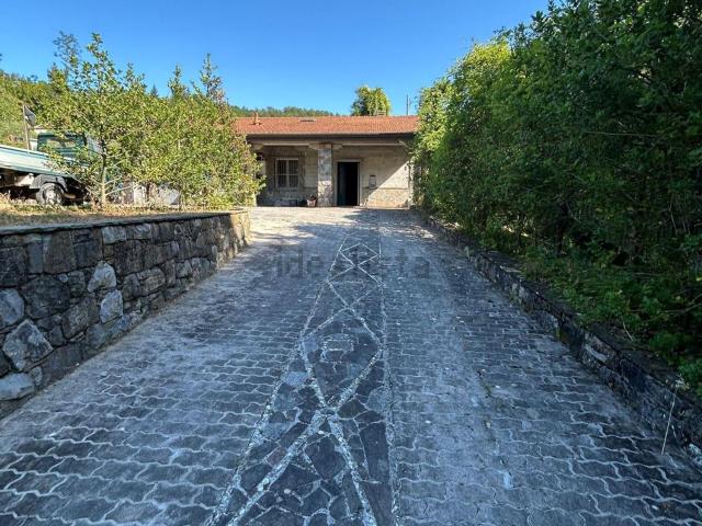 Villetta indipendente in vendita di 157 m² in Via Cerretta Bassa