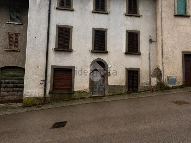 Villetta indipendente in vendita di 157 m² in Via Maggiore, 6