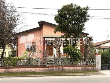 Villetta indipendente in vendita di 157 m² in Via Ronchi