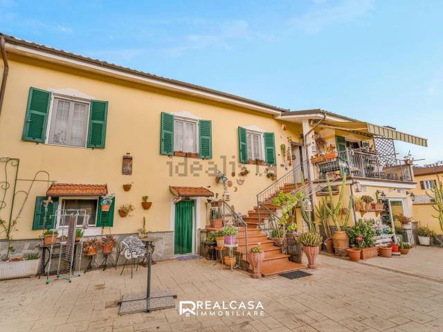 Villetta indipendente in vendita di 157 m² in Via Regurone Nord
