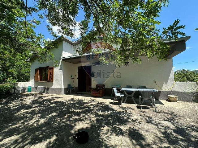 Villetta indipendente in vendita di 158 m² in Via Cerreto, 24