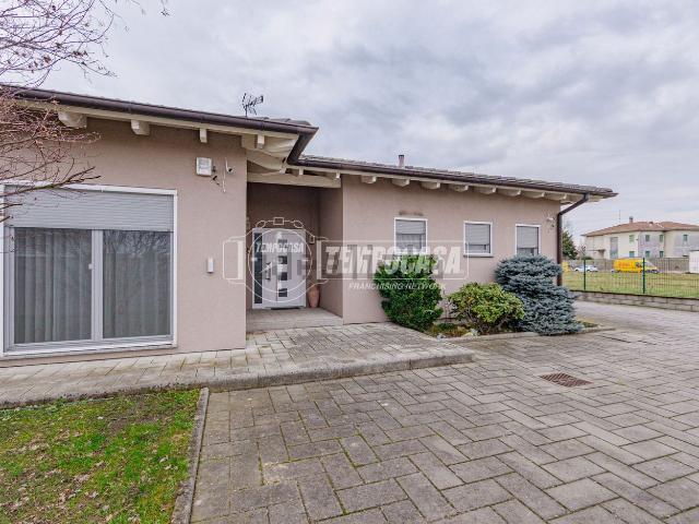 Villetta indipendente in vendita di 158 m² in Via Giovanni Palatucci, 9