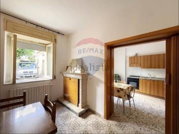 Villetta indipendente in vendita di 158 m² in Via IV Novembre, 6