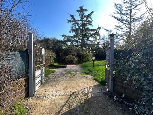Villetta indipendente in vendita di 158 m² in Strada Provinciale Sipiccianese