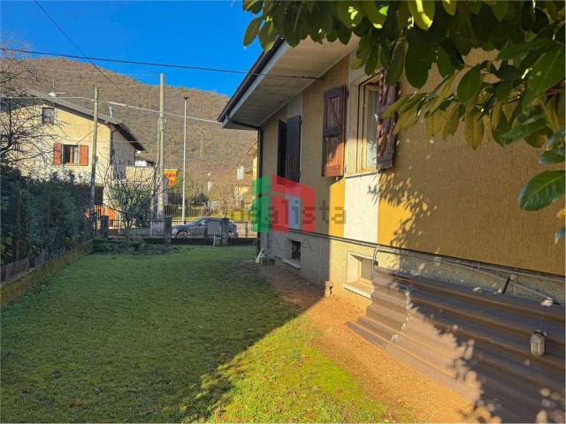 Villetta indipendente in vendita di 159 m² in Via dei Giroli