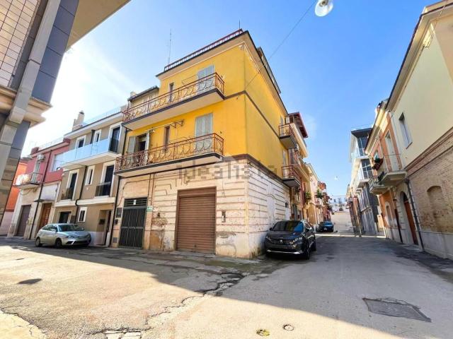 Villetta indipendente in vendita di 160 m² in Via Cairoli, 55
