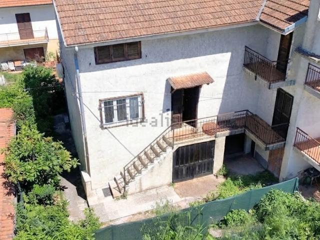 Villetta indipendente in vendita di 160 m² in Via Baldo