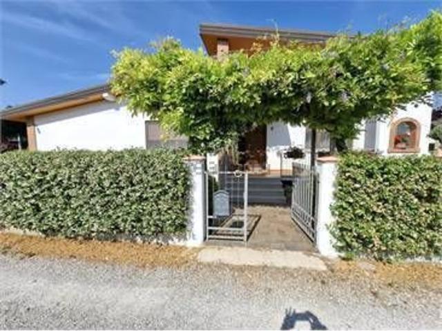 Villetta indipendente in vendita di 160 m² in Via Brigata Osoppo