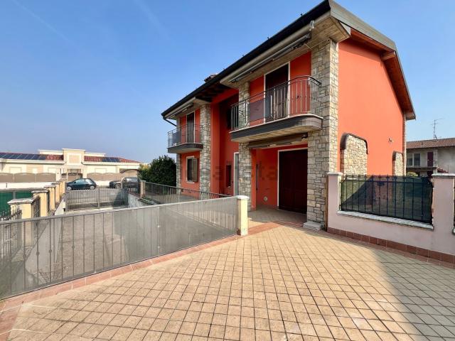 Villetta indipendente in vendita di 160 m² in Via Gandhi