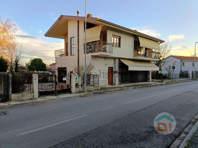 Villetta indipendente in vendita di 160 m² in Via Giacomo Puccini, 11