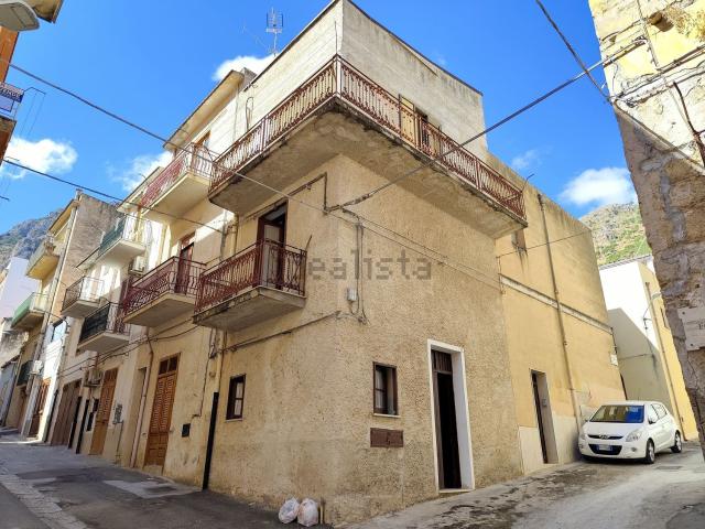Villetta indipendente in vendita di 160 m² in Via Giglio, 48