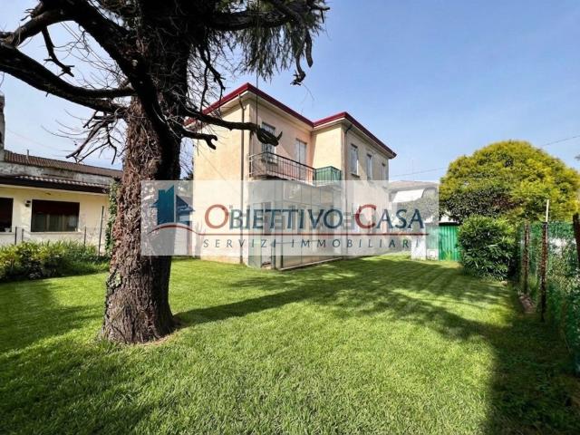 Villetta indipendente in vendita di 160 m² in Via Giovanni Boccaccio