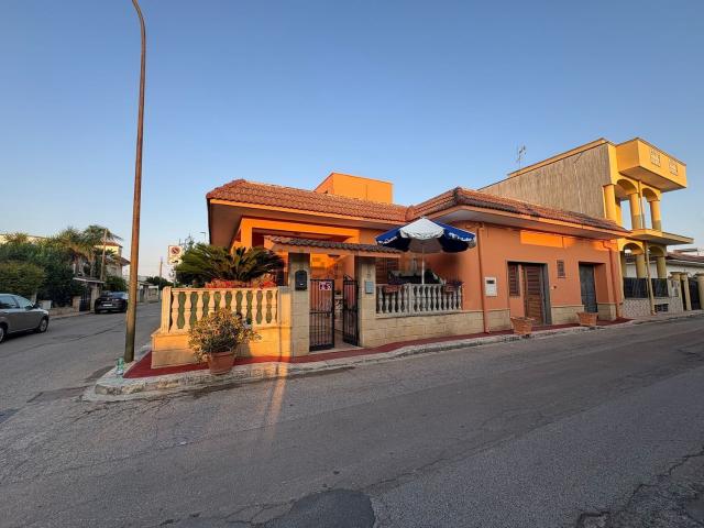 Villetta indipendente in vendita di 160 m² in Via Lucania, 38