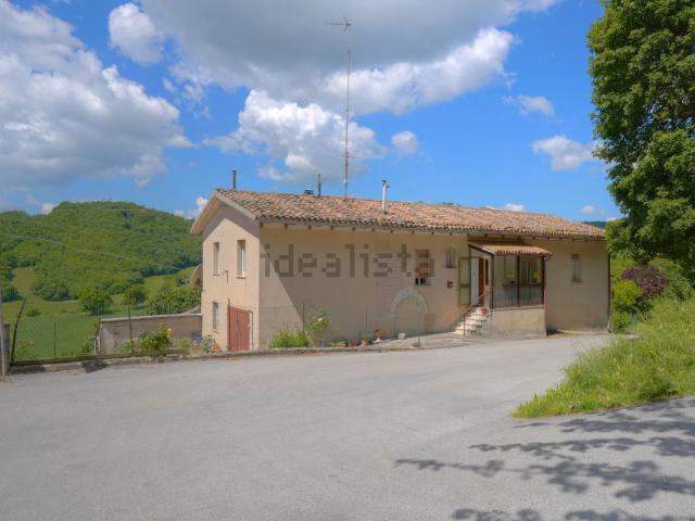 Villetta indipendente in vendita di 160 m² in Via Martiri della Resistenza, 1
