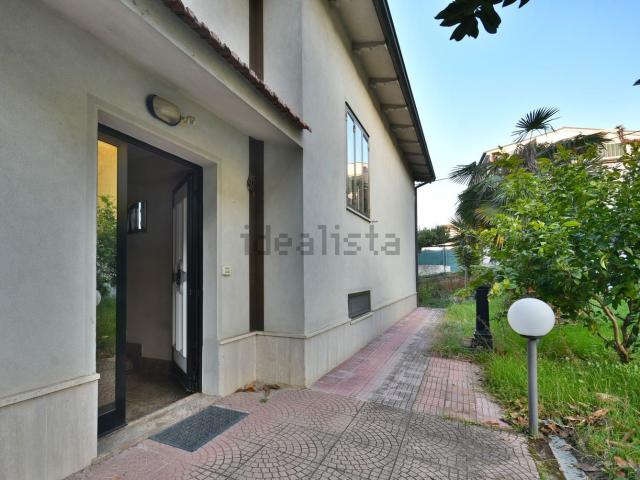 Villetta indipendente in vendita di 160 m² in Via Nino Bixio