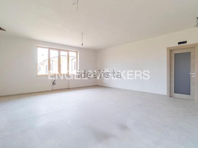 Villetta indipendente in vendita di 160 m² in Via Salaria