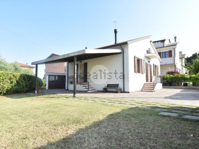 Villetta indipendente in vendita di 160 m² in Via Santarcangelo Bellaria