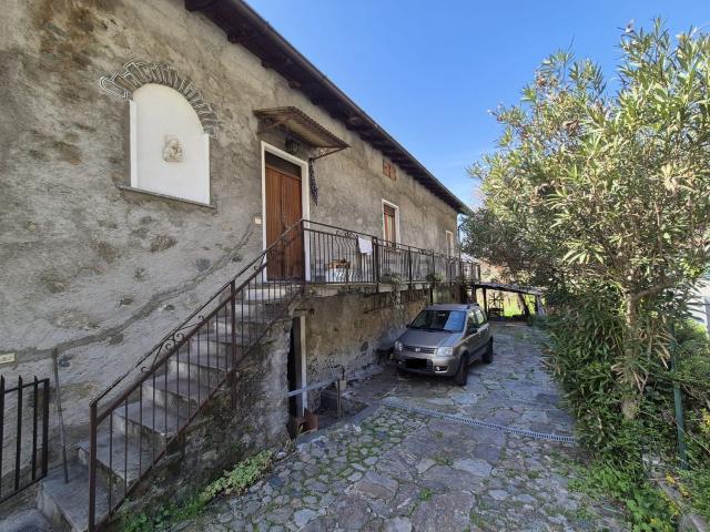 Villetta indipendente in vendita di 160 m² in Via Regina, 58
