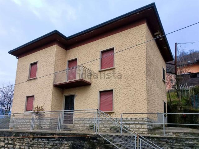 Villetta indipendente in vendita di 160 m² in Via Resegone