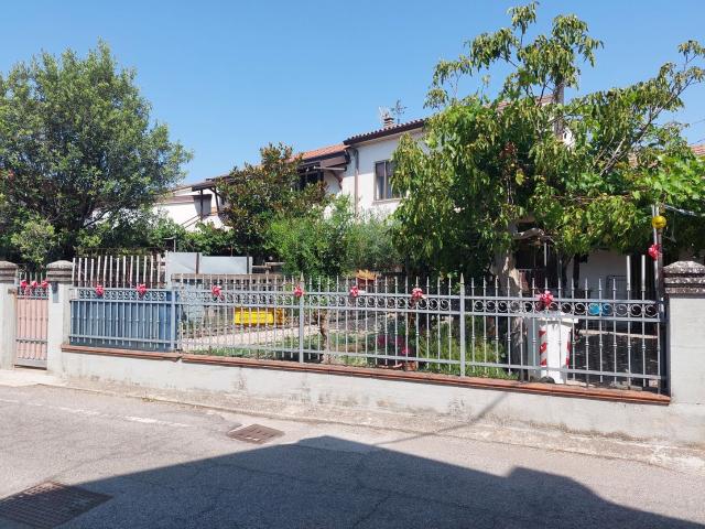 Villetta indipendente in vendita di 160 m² in Via Torino, 1