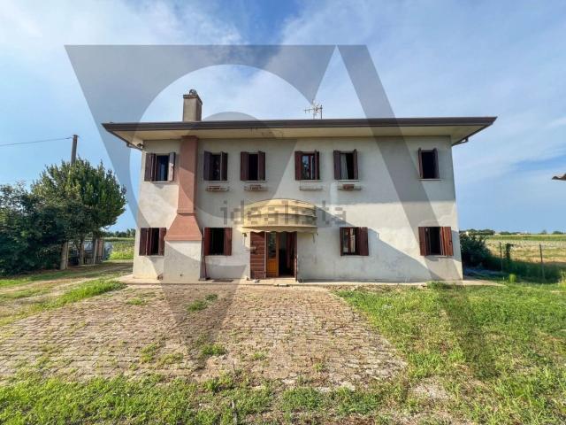 Villetta indipendente in vendita di 160 m² in Via Termini