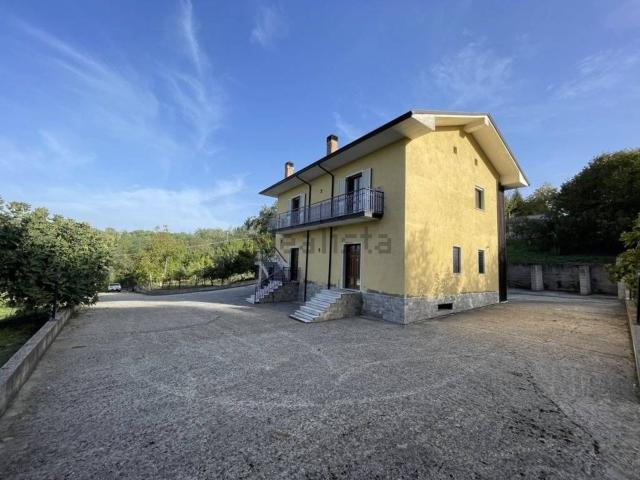 Villetta indipendente in vendita di 160 m² in Viale Sandro Pertini, 22