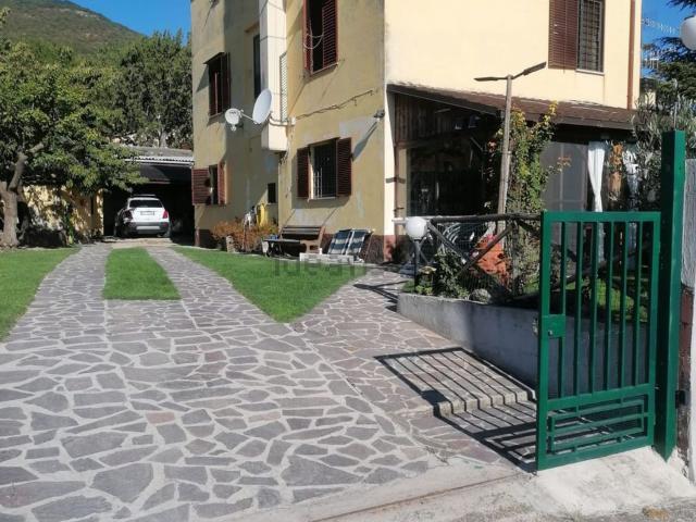 Villetta indipendente in vendita di 160 m² in Frazione Monte Martano, 3