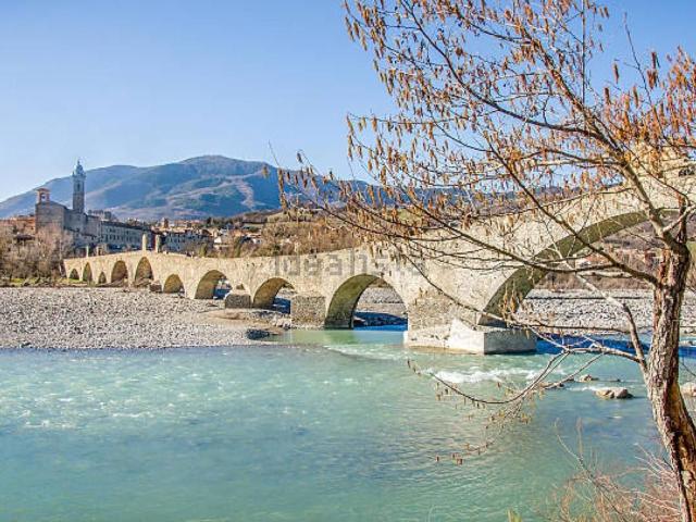 Villetta indipendente in vendita di 160 m² in Piazza Santa Fara, 1