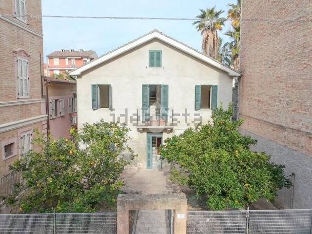 Villetta indipendente in vendita di 161 m² in Via Giovanni Pascoli, 11