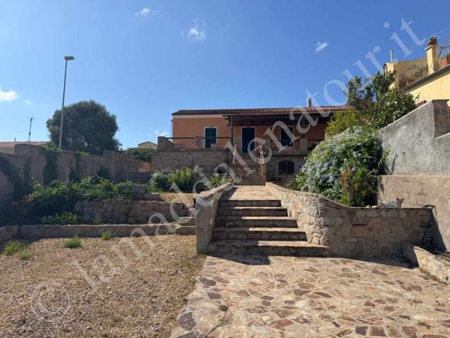 Villetta indipendente in vendita di 161 m² in Via Regione Mongiardino 1 Traversa