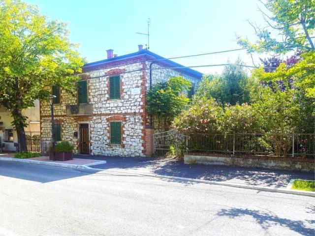 Villetta indipendente in vendita di 161 m² in Viale San Vittoria, 83