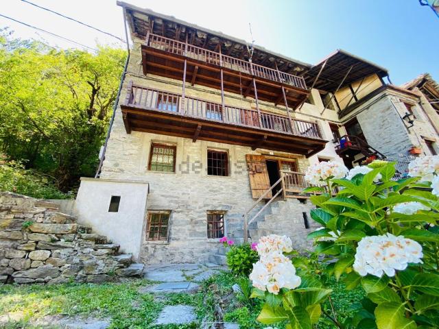 Villetta indipendente in vendita di 161 m² in Frazione Yair Desor, 7