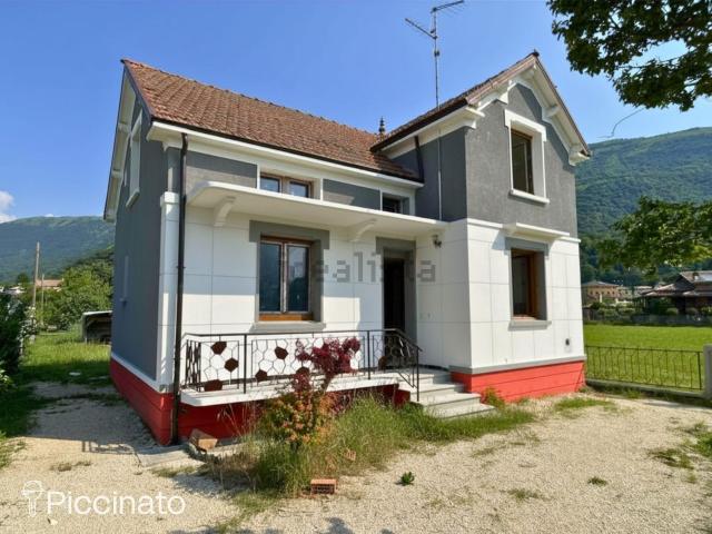 Villetta indipendente in vendita di 162 m² in Via Giosuè Carducci, 1
