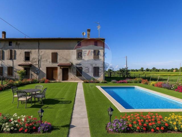 Villetta indipendente in vendita di 162 m² in Strada della Cisa, 78
