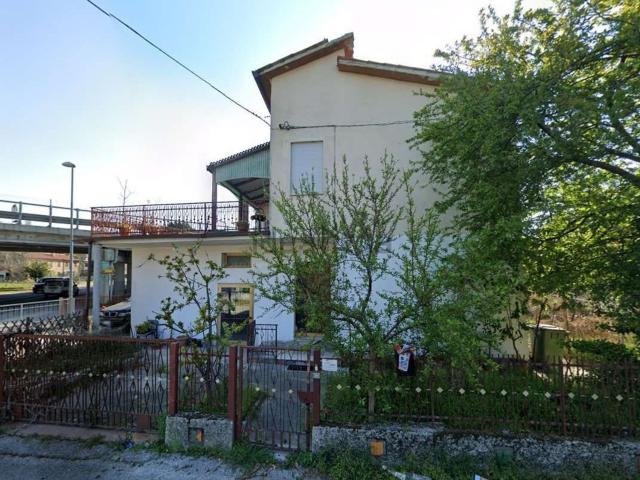 Villetta indipendente in vendita di 163 m² in Via C Colombo, 1