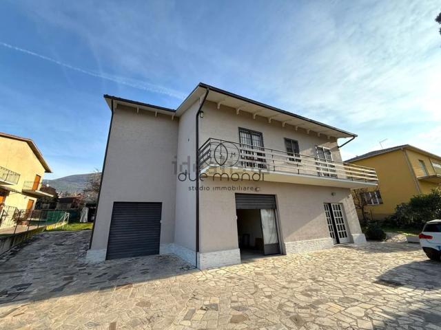 Villetta indipendente in vendita di 163 m² in Via Corciano